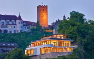 Domizil Weitblick in den Tiroler Bergen Panoramafenster wohngesund von Baufritz