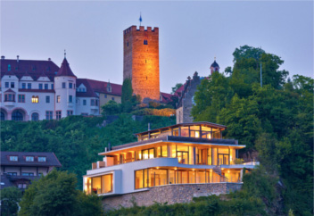 Domizil Weitblick in den Tiroler Bergen Panoramafenster wohngesund von Baufritz
