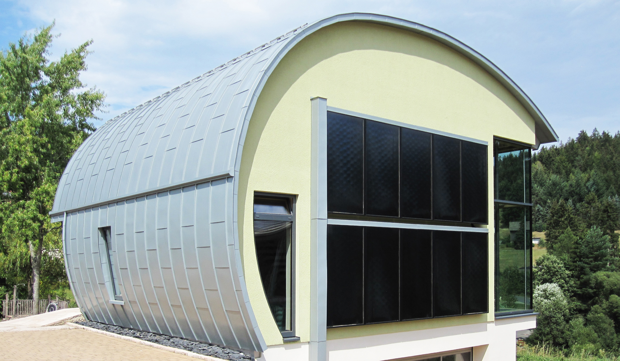 Rundes Energiesparwunder: Cellulose-Dämmung optimal für besondere Architektur von horrydoo